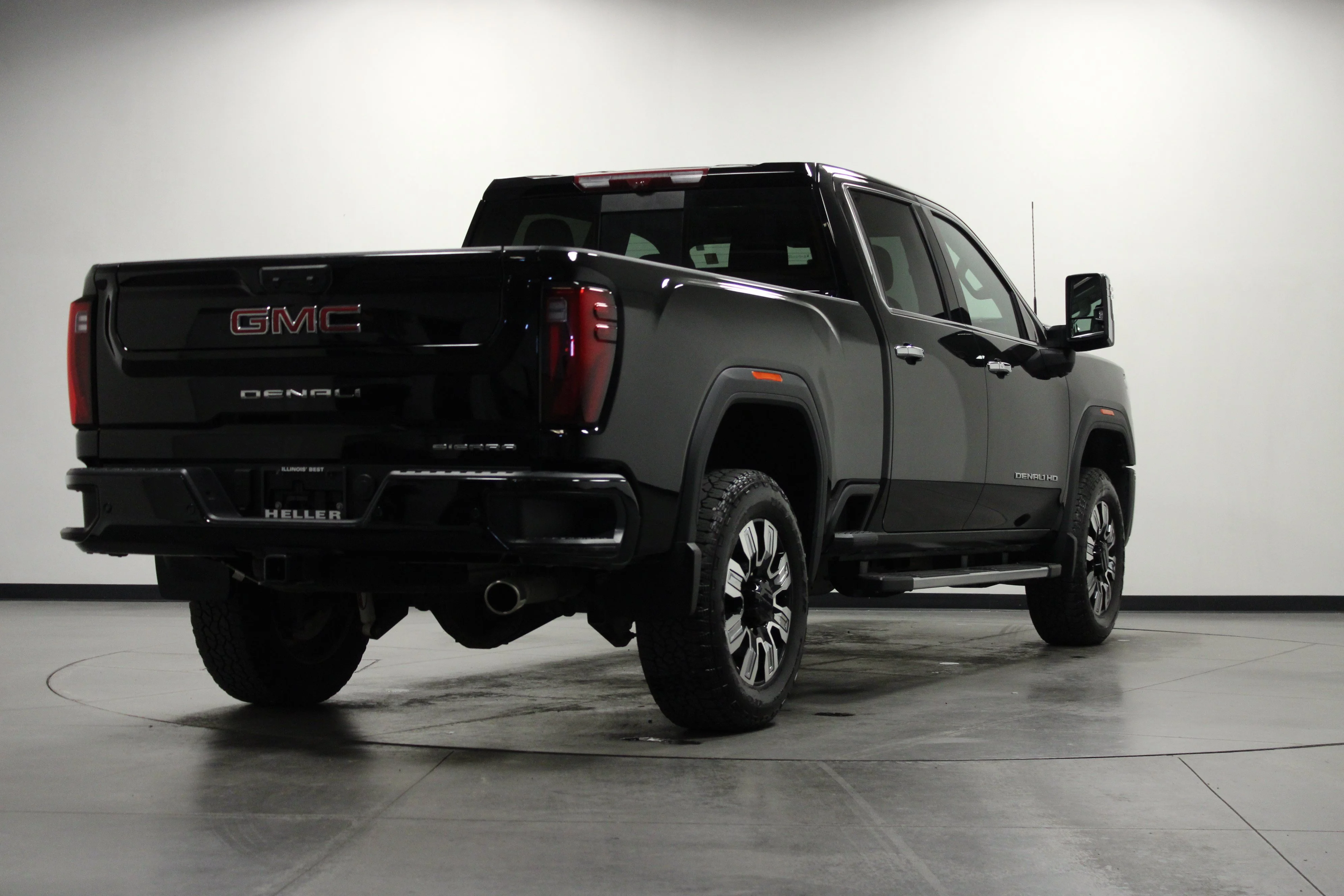 Used 2025 Black GMC Denali image 4