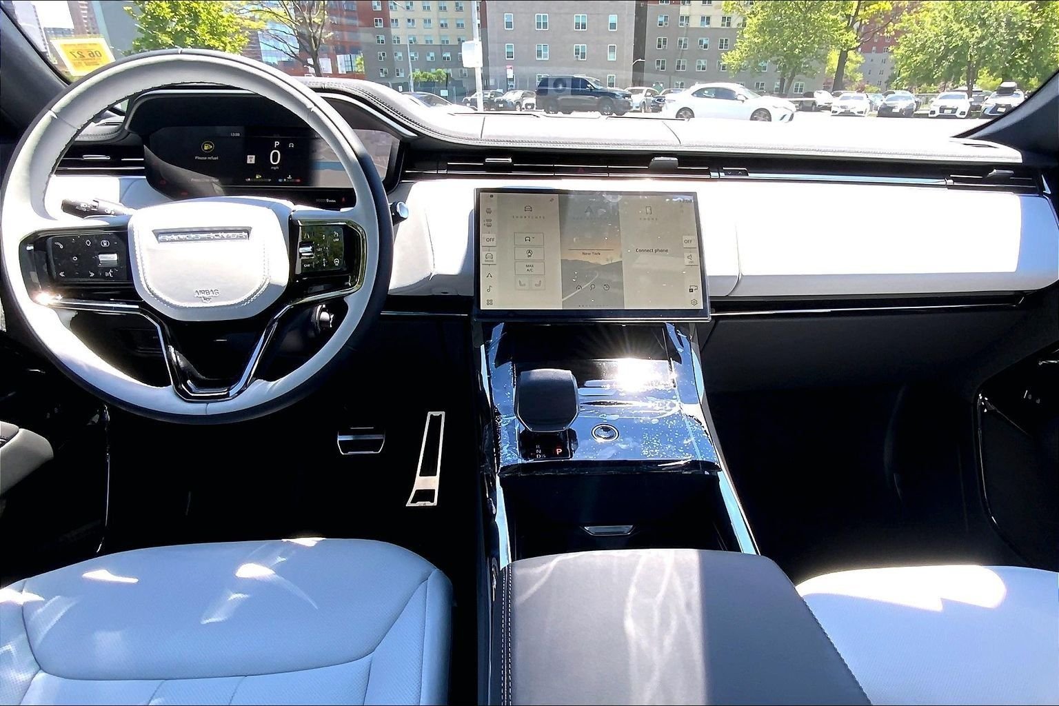 New 2026 Santorini Black LAND ROVER Dynamic SE image 5
