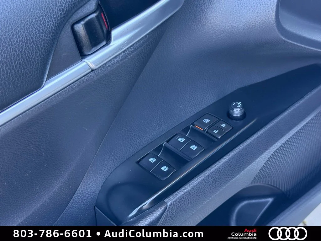 Used 2018 White Toyota SE image 18