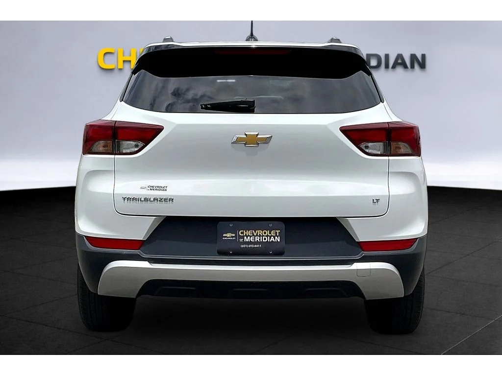 Used 2023 Summit White Chevrolet LT image 4