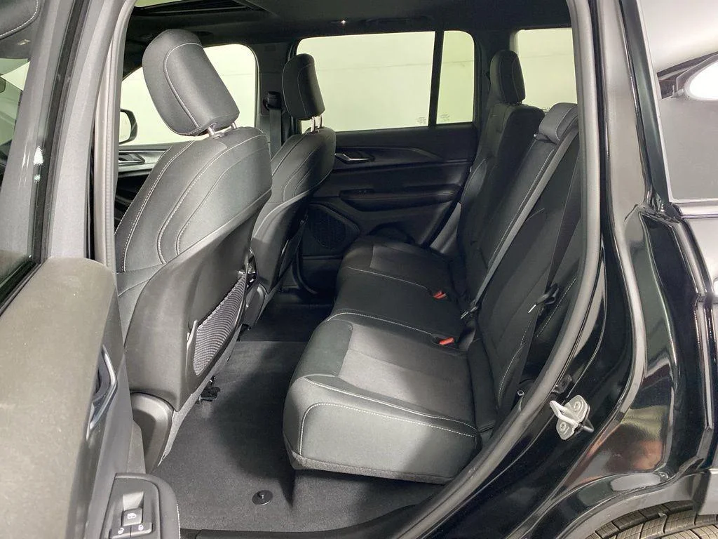 Used 2025 Diamond Black Crystal Pearlcoa Jeep Laredo X image 24