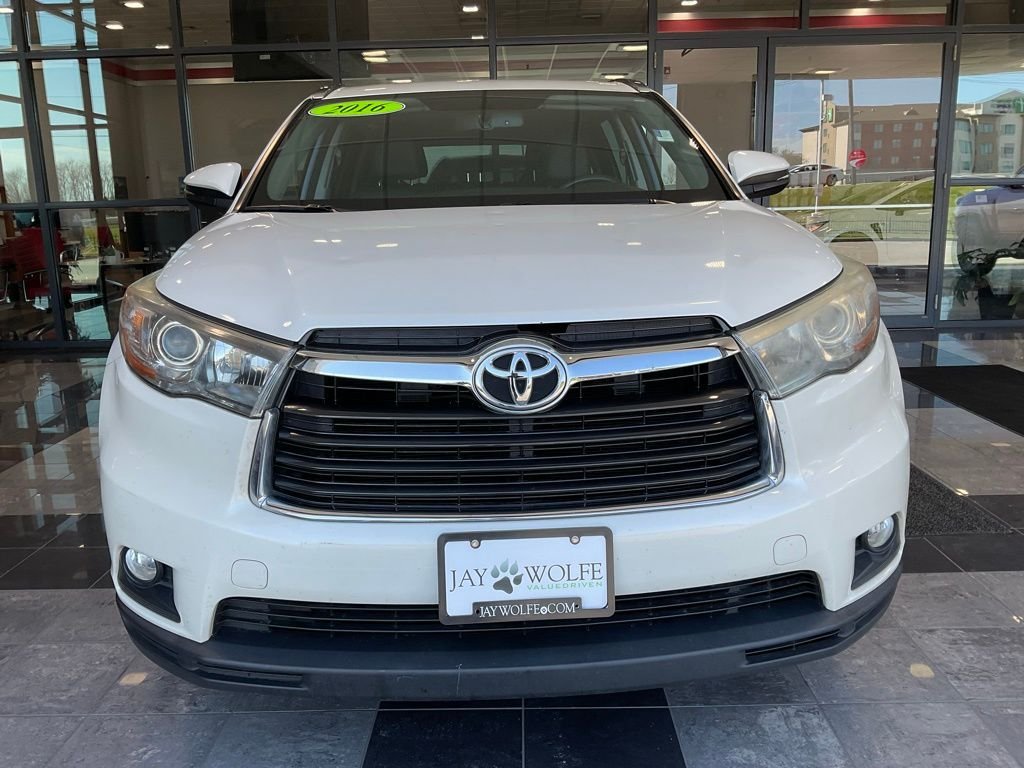 Used 2016 Toyota Highlander XLE with VIN 5TDJKRFH6GS331222 for sale in Kansas City