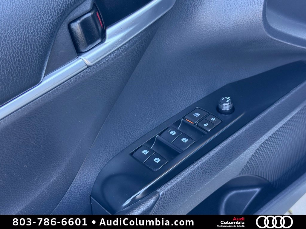 Used 2018 White Toyota SE image 18