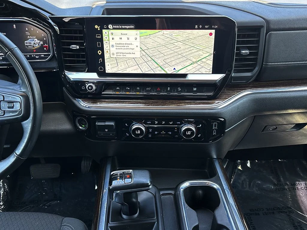Used 2024 White GMC Elevation image 26