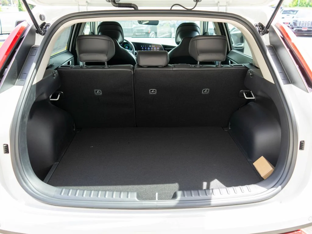 New 2026 Snow White Pearl Kia EX image 29