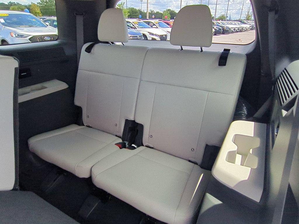 New 2027 Black Hyundai SEL FWD image 16