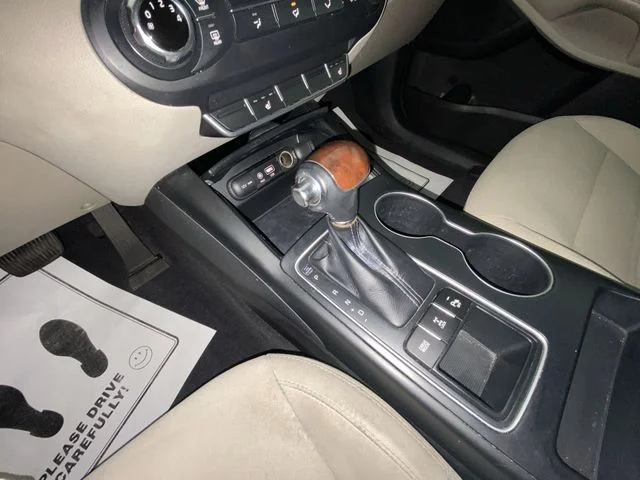 Used 2016 Purple Kia LX image 19