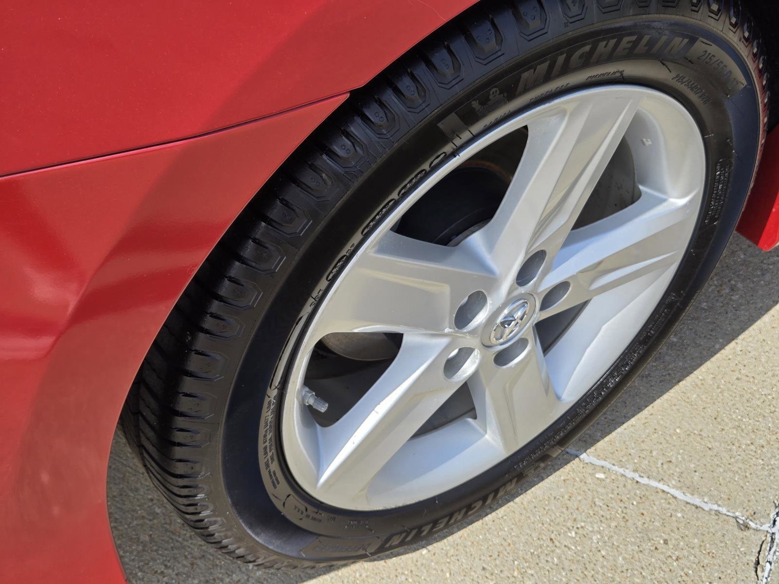 Used 2014 Barcelona Red Metallic Toyota SE image 12