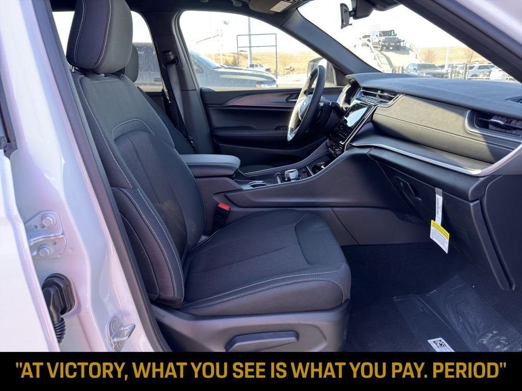 New 2026 Bright White Clear-Coat Exterior Paint Jeep Laredo image 29