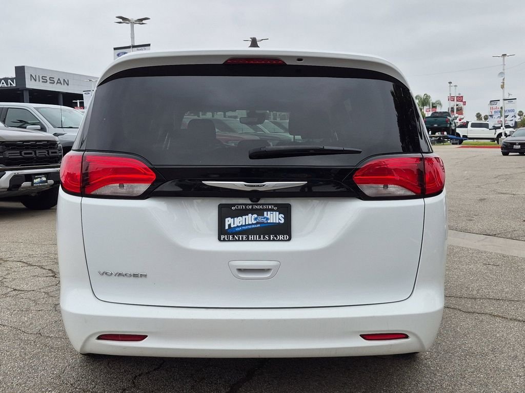Used 2023 Bright White Clearcoat Chrysler LX image 5
