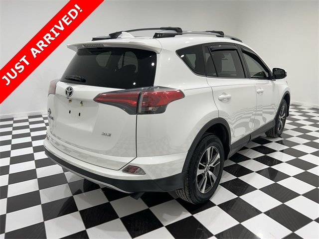 2017 Toyota RAV4 XLE photo 4