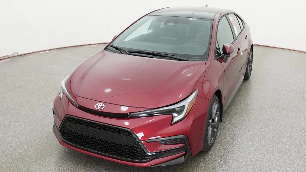 New 2026 Ruby Flare Pearl with Midnight Black Metallic roof Toyota SE image 6