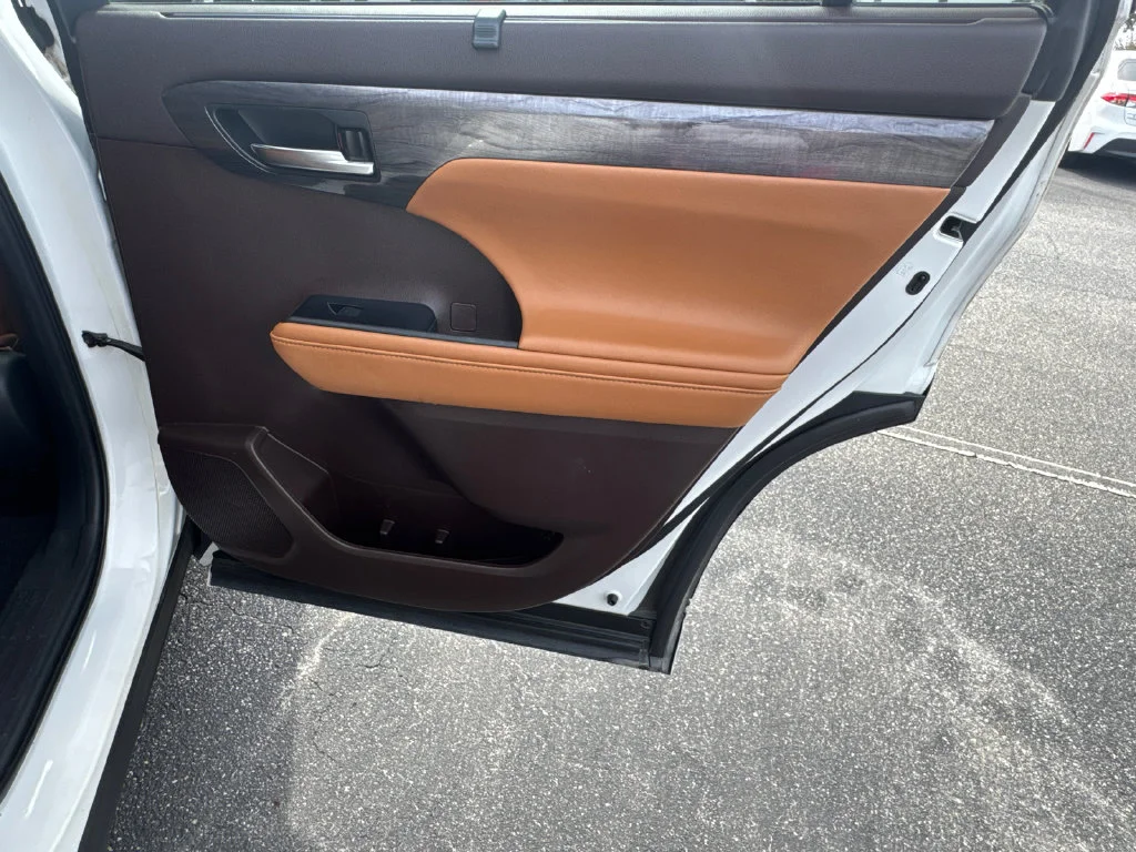 Used 2020 White Toyota Platinum image 16