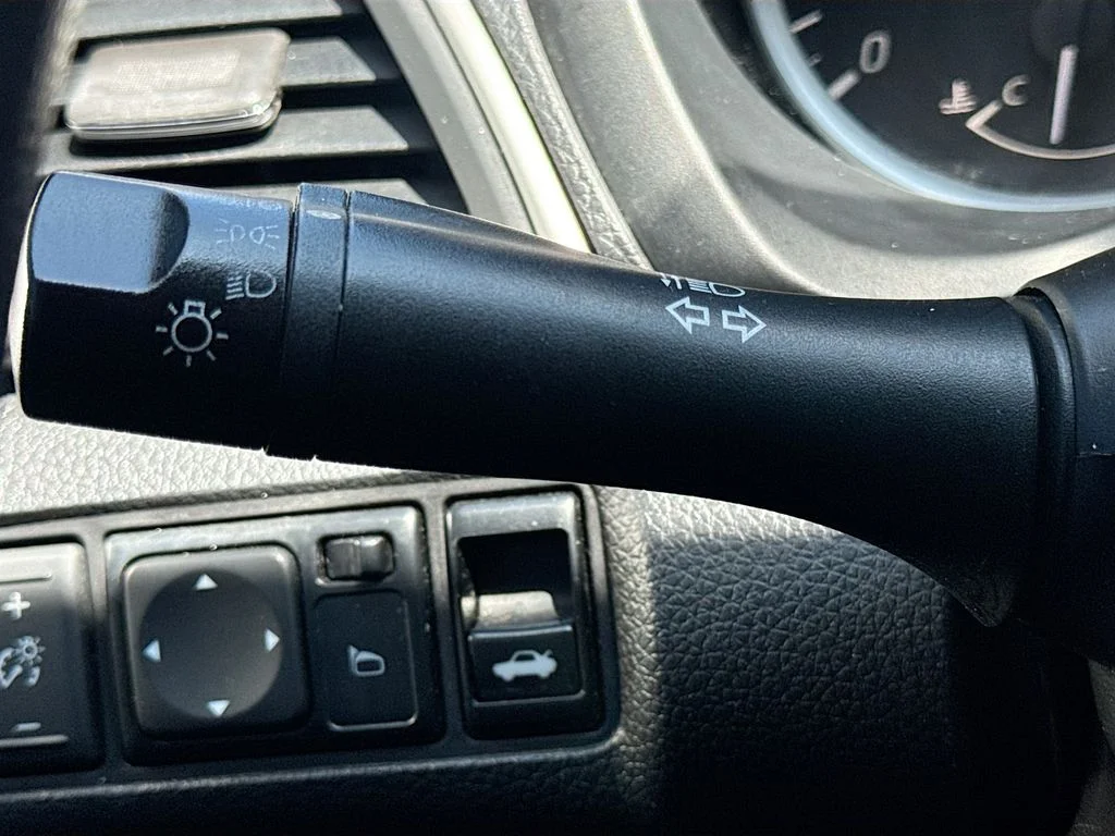 Used 2018 Gray Nissan S image 12