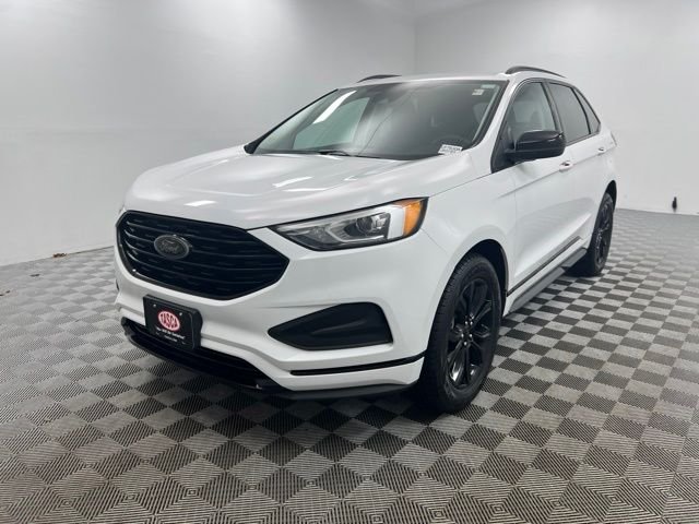 Used 2022 White Ford SE image 2