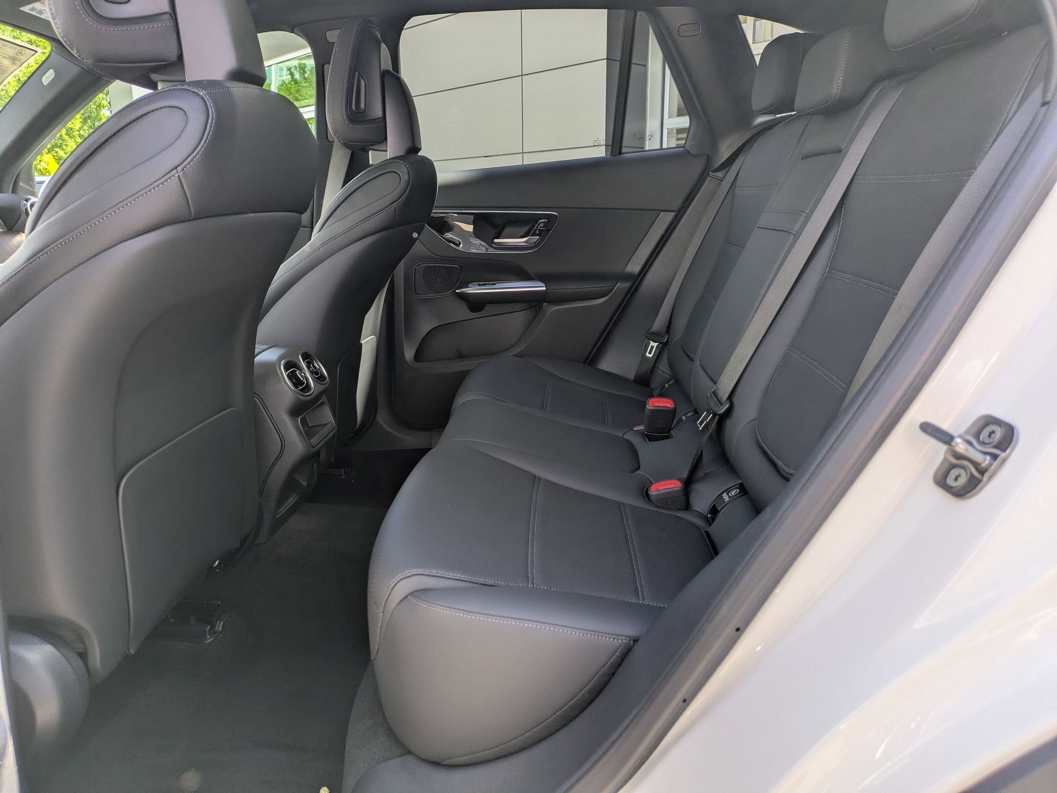 New 2026 Polar White Mercedes-Benz GLC 300 image 14