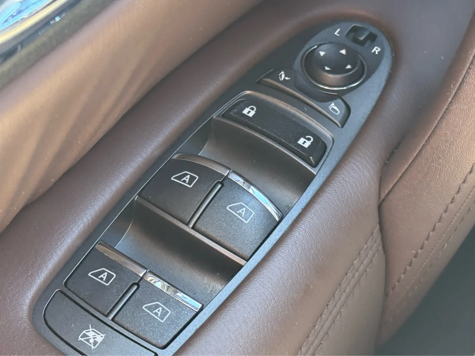 Used 2021 Aspen White Tricoat Nissan Platinum image 19