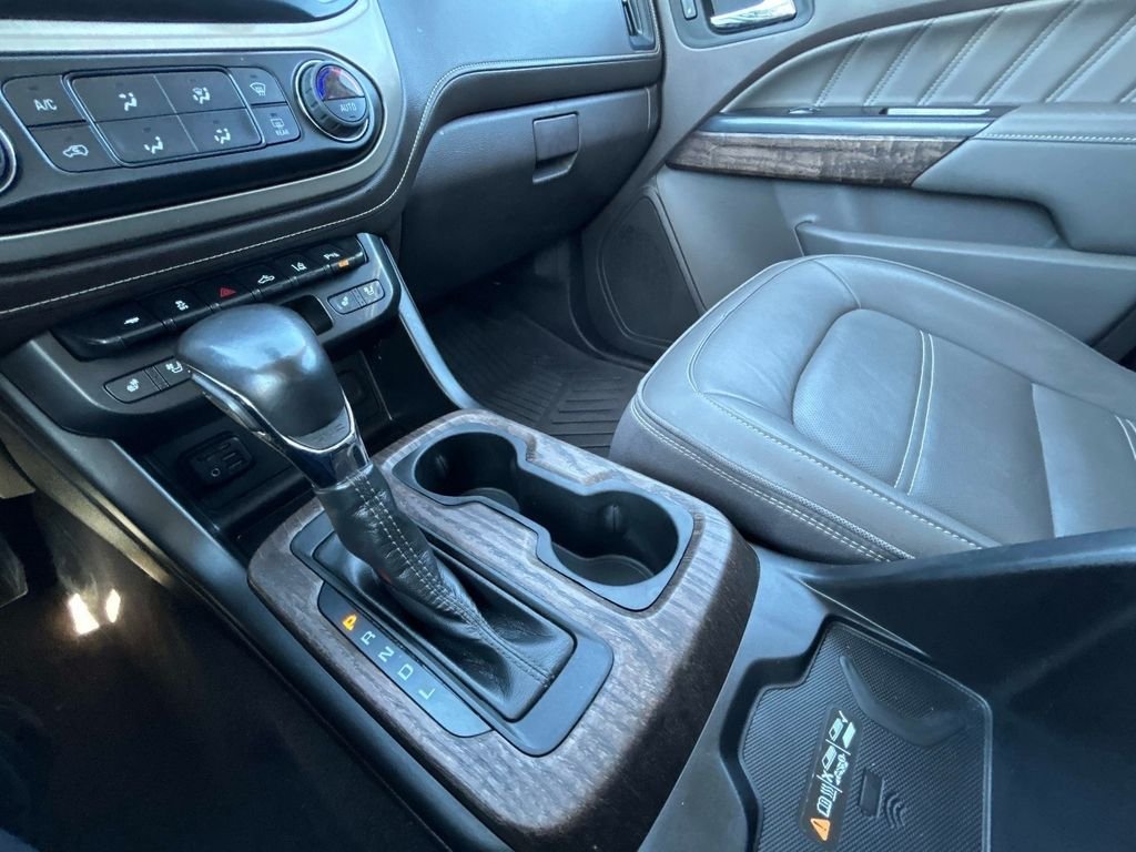 Used 2022 White GMC Denali image 33