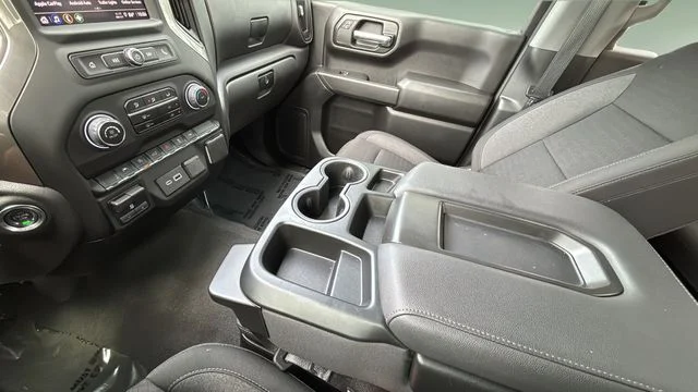 Used 2025 White Chevrolet Custom image 14
