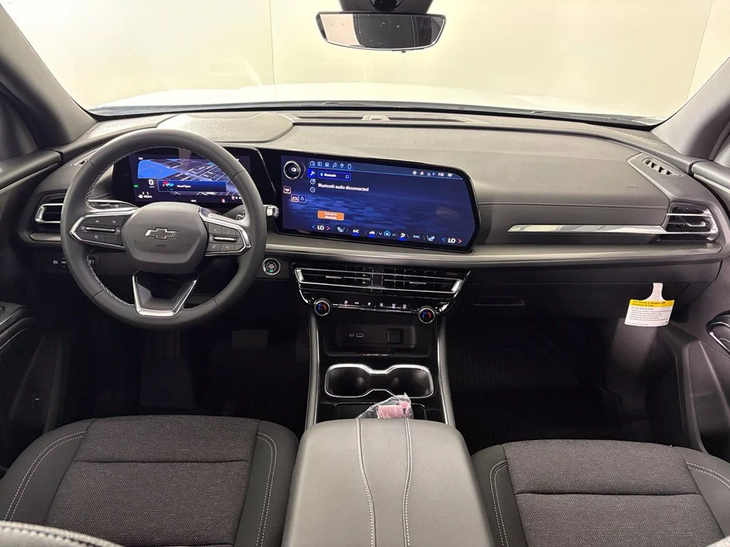 New 2027 Summit White Chevrolet LT image 40
