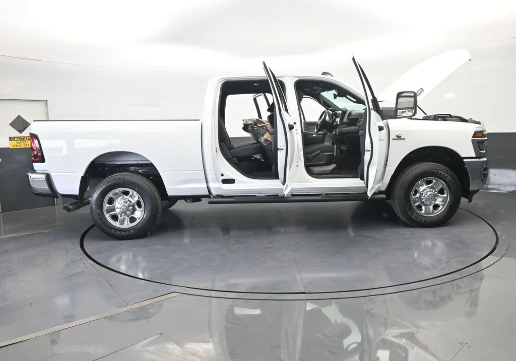 New 2026 Bright White Clear-Coat Exterior Paint RAM Tradesman image 74