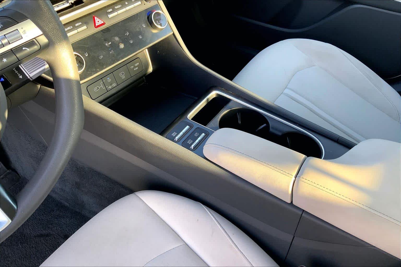 Used 2025 Serenity White Hyundai SEL image 16