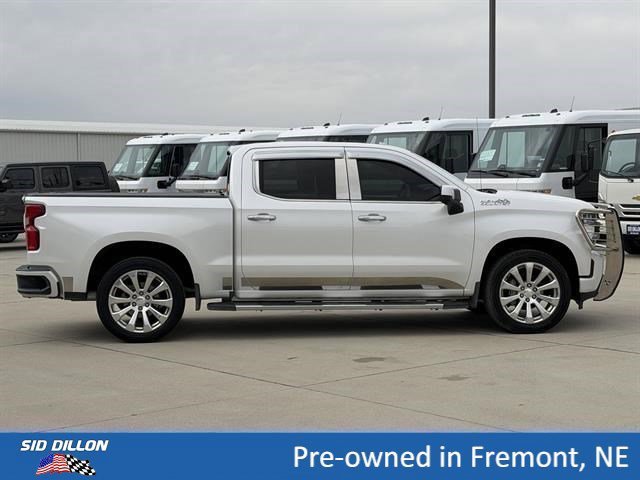 Used 2021 Iridescent Pearl Tricoat Chevrolet High Country image 3