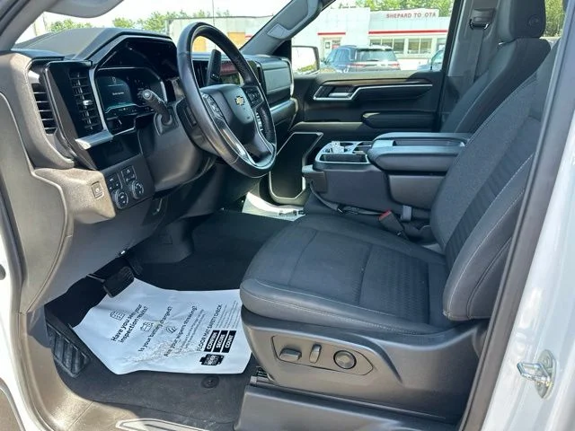 Used 2022 White Chevrolet LT image 13