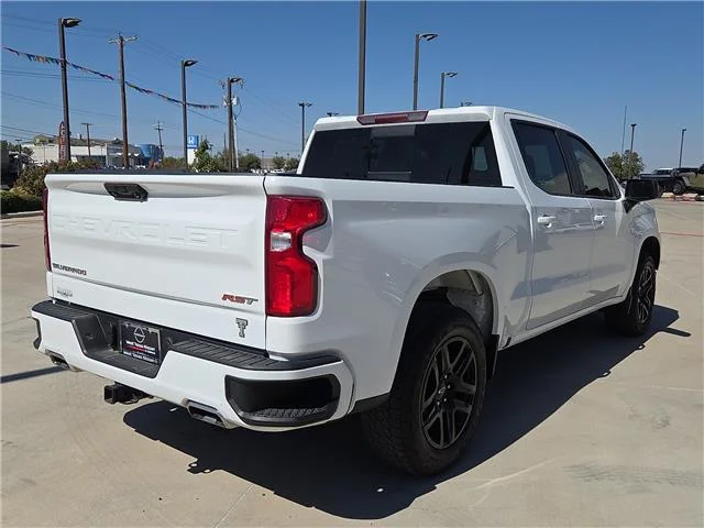 Used 2024 Summit White Chevrolet RST 4x4 Crew Cab 5.75 ft. box 147.4 in. WB image 3
