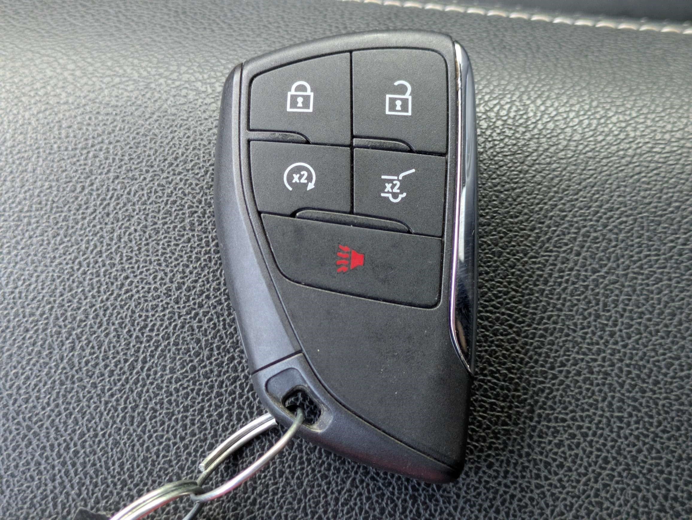Used 2024 Iridescent Pearl Tricoat Chevrolet LT image 27
