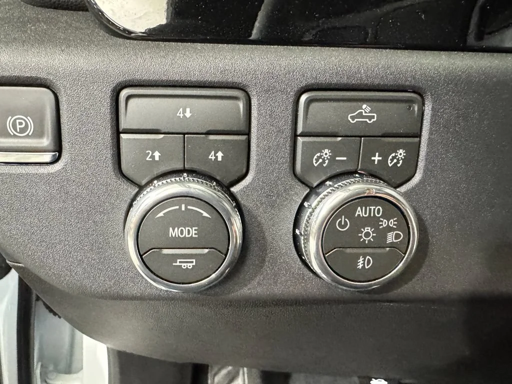 New 2026 Summit White GMC SLE image 15