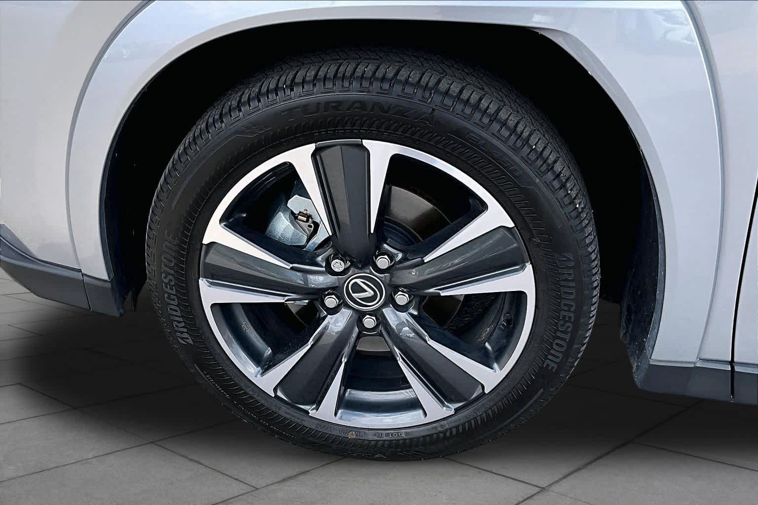 Used 2025 Iridium Lexus Premium image 9