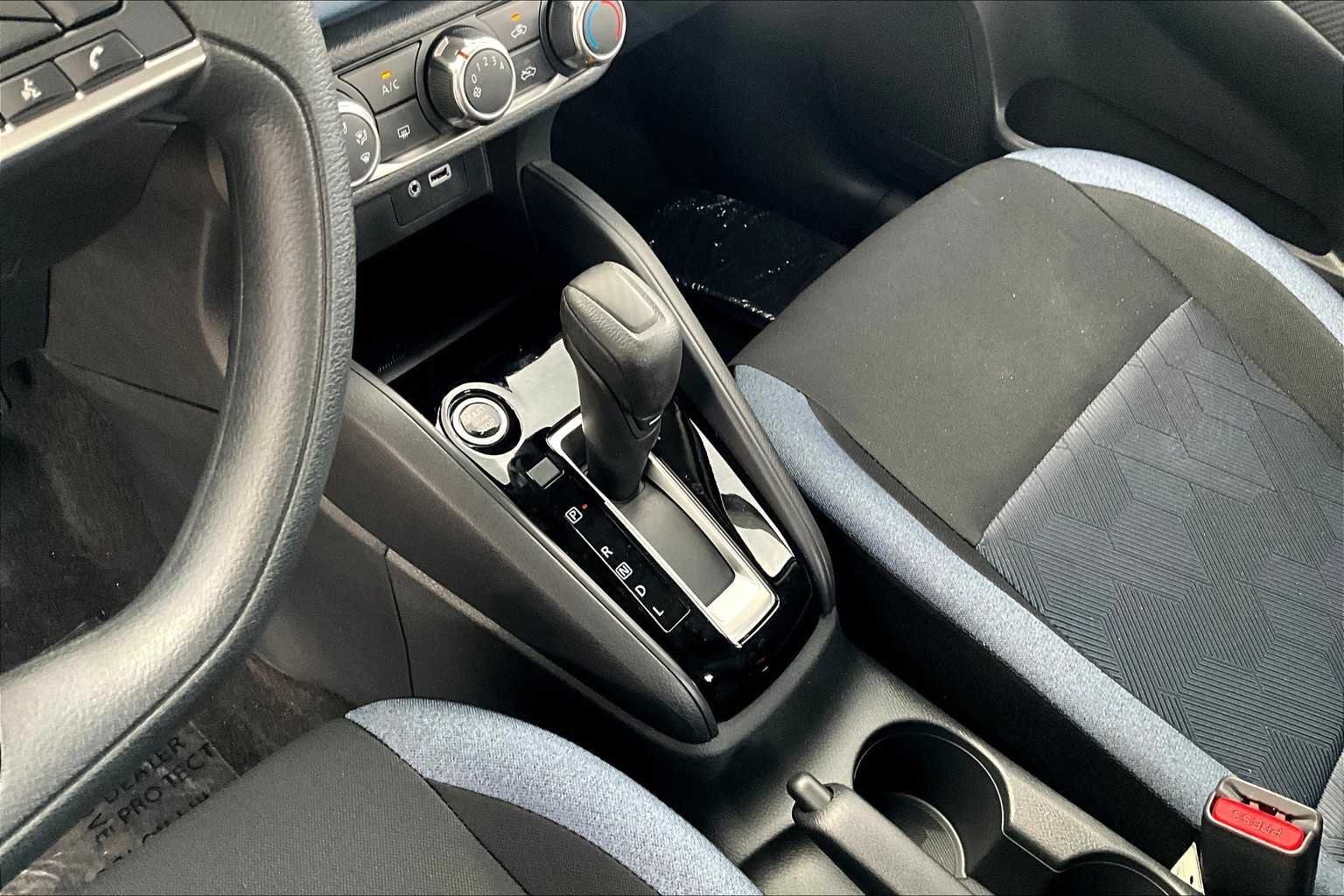 2025 Nissan Versa Sedan SV - Photo 11