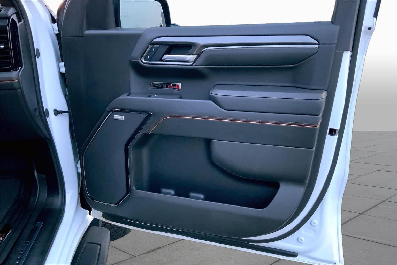 Used 2025 Summit White GMC AT4 image 22
