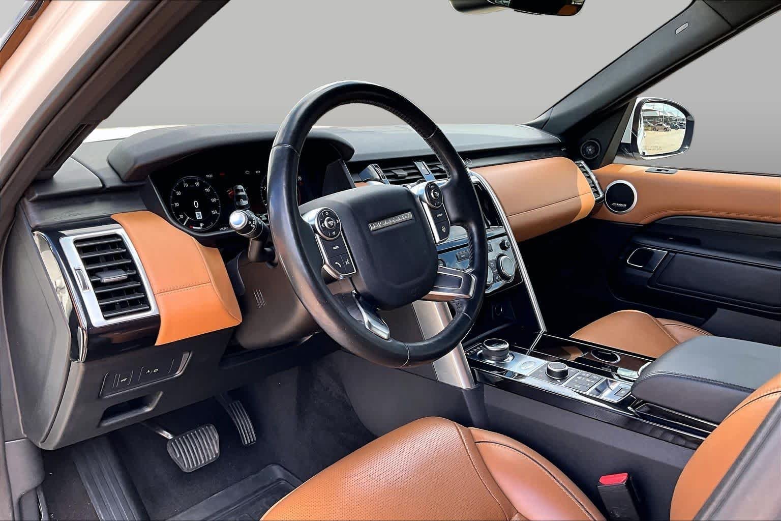 Used 2018 Fuji White Land Rover HSE Luxury image 17