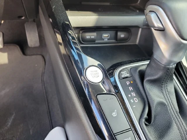 Used 2021 White Kia EX image 35