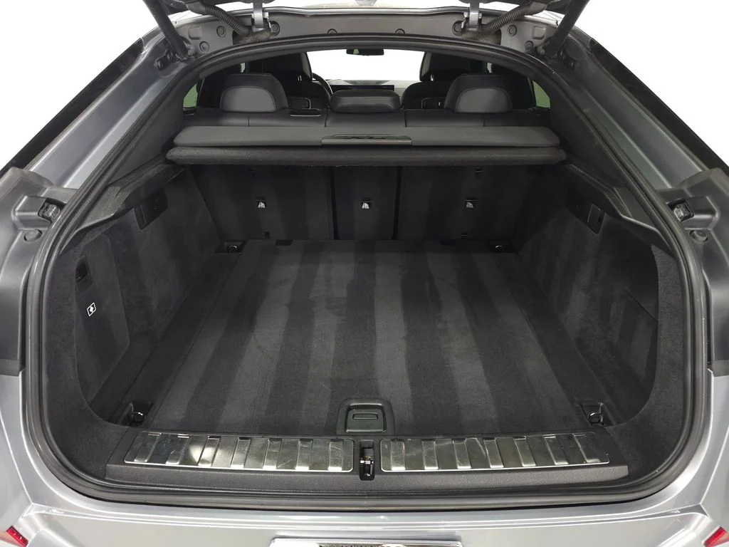 Used 2025 Gray BMW xDrive40i image 6