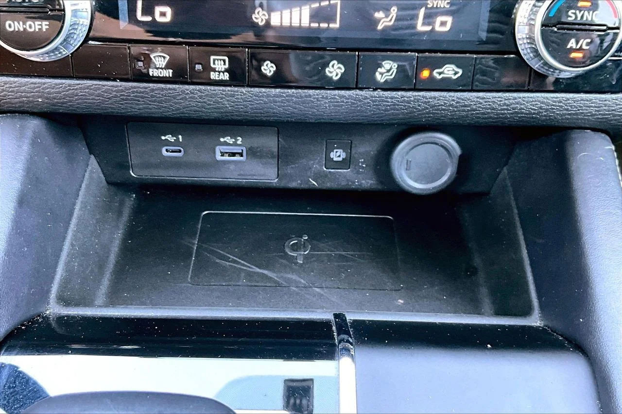Certified Used 2024  Mitsubishi SE image 17