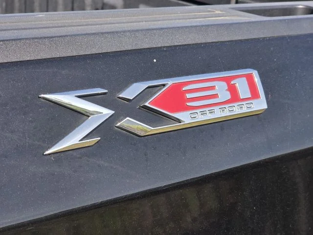 Used 2022 Black GMC SLT image 6