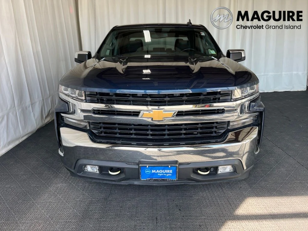 Used 2020 Blue Metallic Chevrolet LT image 28