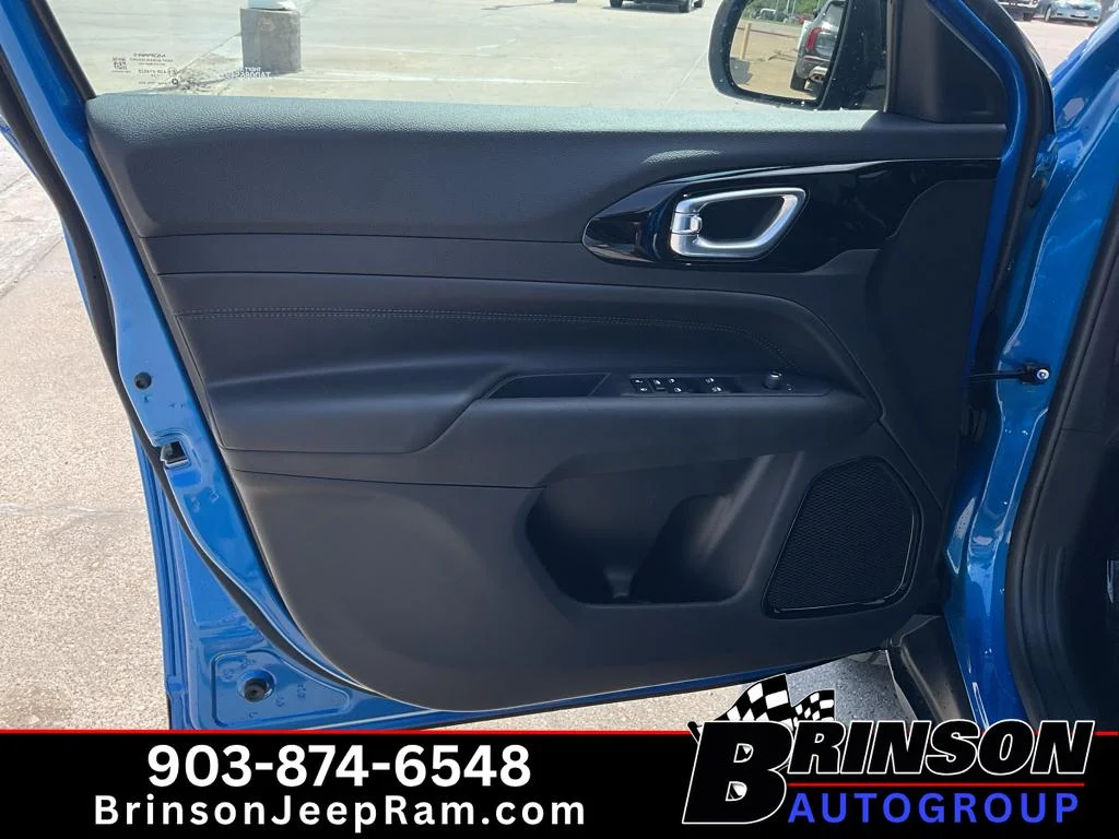 New 2026 Hydro Blue Pearlcoat Jeep Latitude Altitude image 10