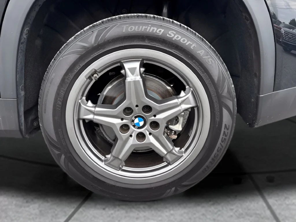 Used 2023 Black BMW xDrive28i image 33