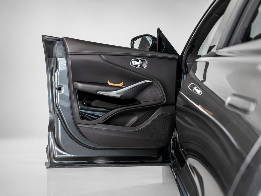 Used 2023 Silver Aston Martin 707 image 28