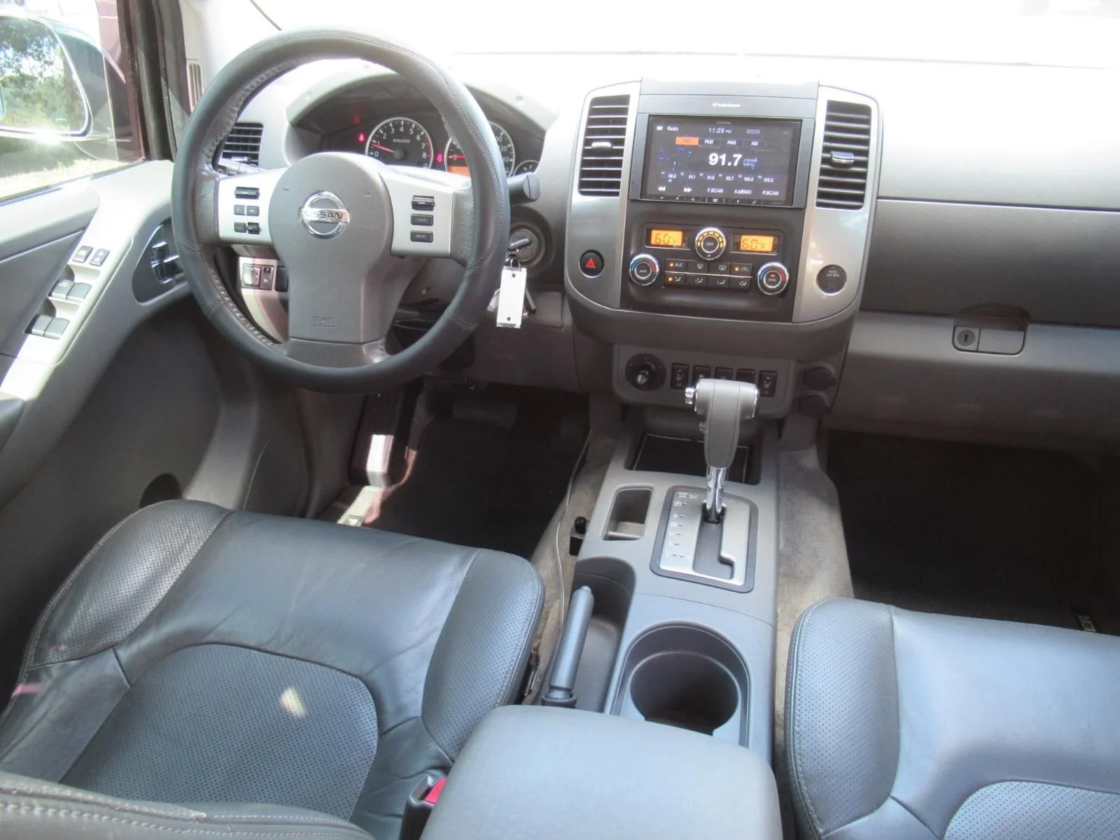 Used 2013 Blue Nissan SL image 13