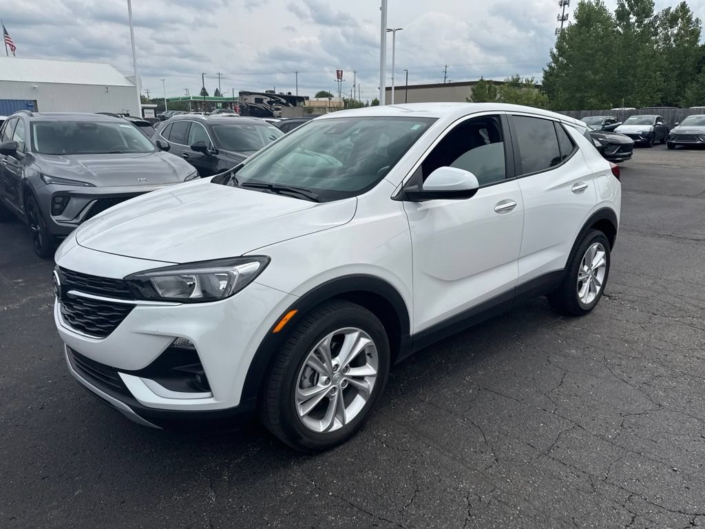 Used 2023 SUMMIT WHITE Buick Preferred image 3