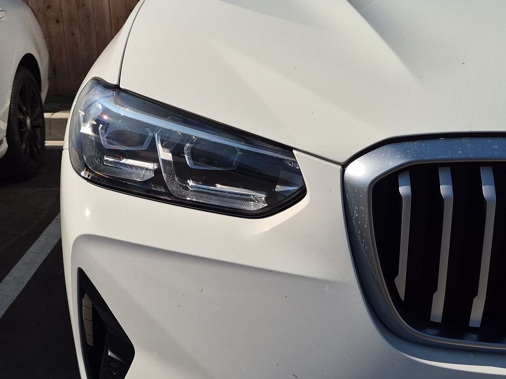 Used 2024 White BMW xDrive30i image 4