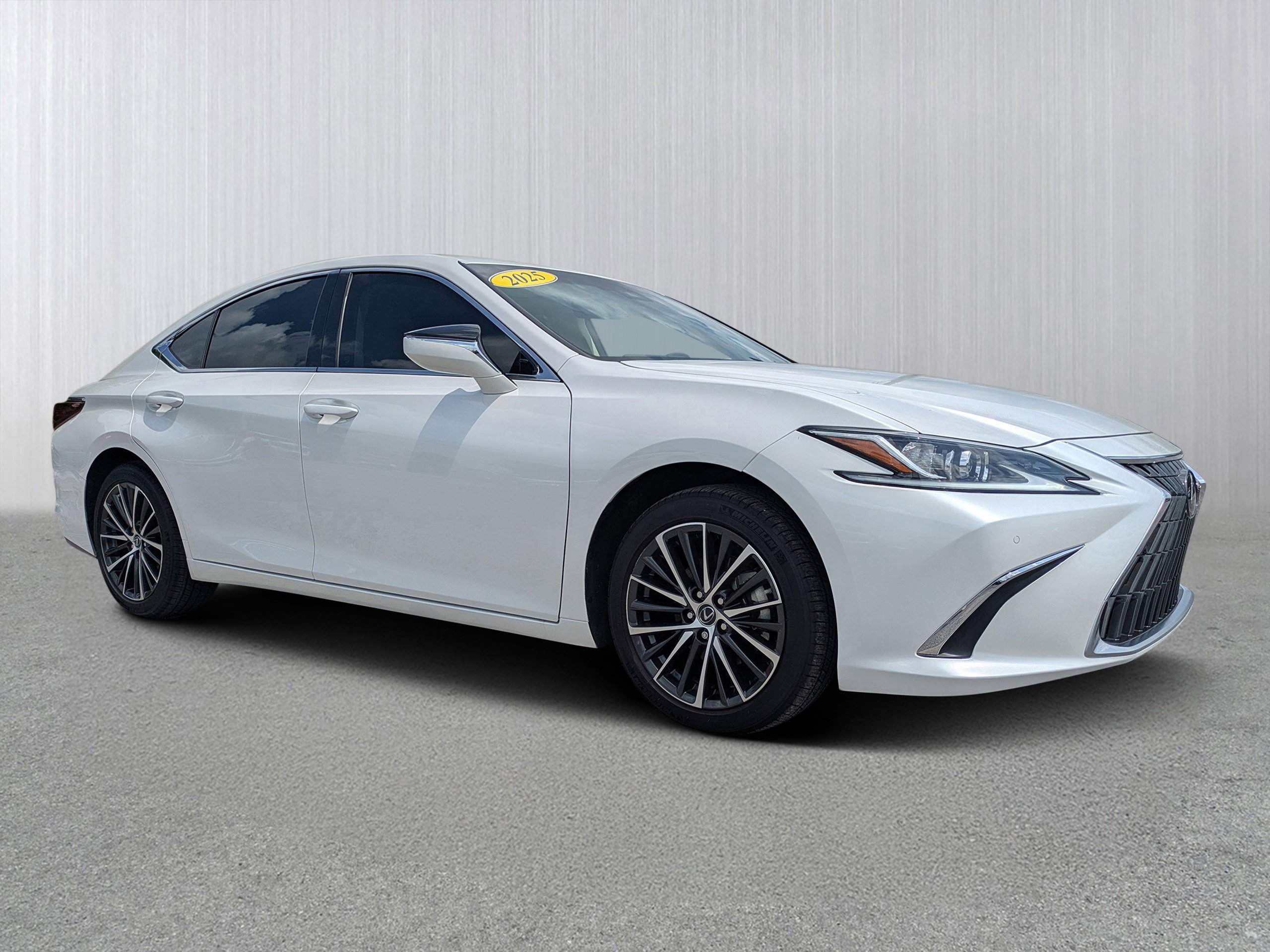 2025 Lexus ES 350 350's photo