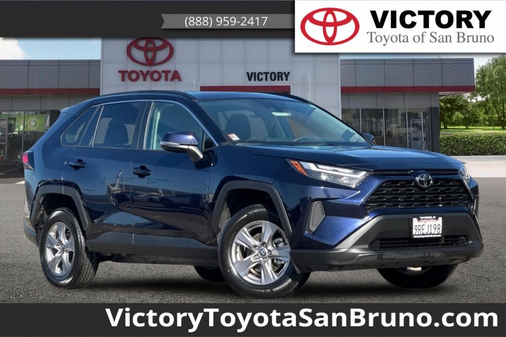 Used 2025  Toyota XLE image 1