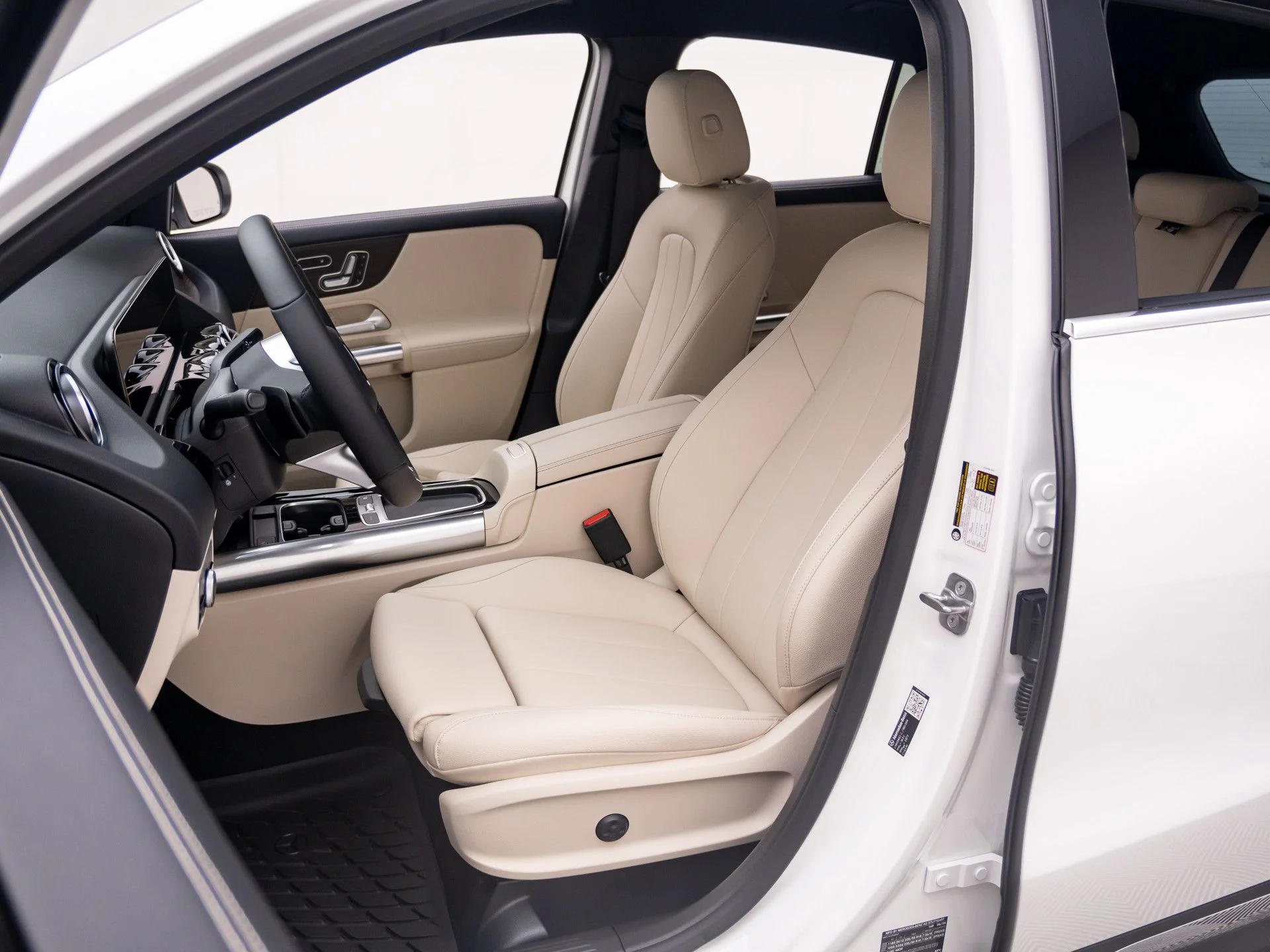 New 2026 White Mercedes-Benz GLA 250 image 16