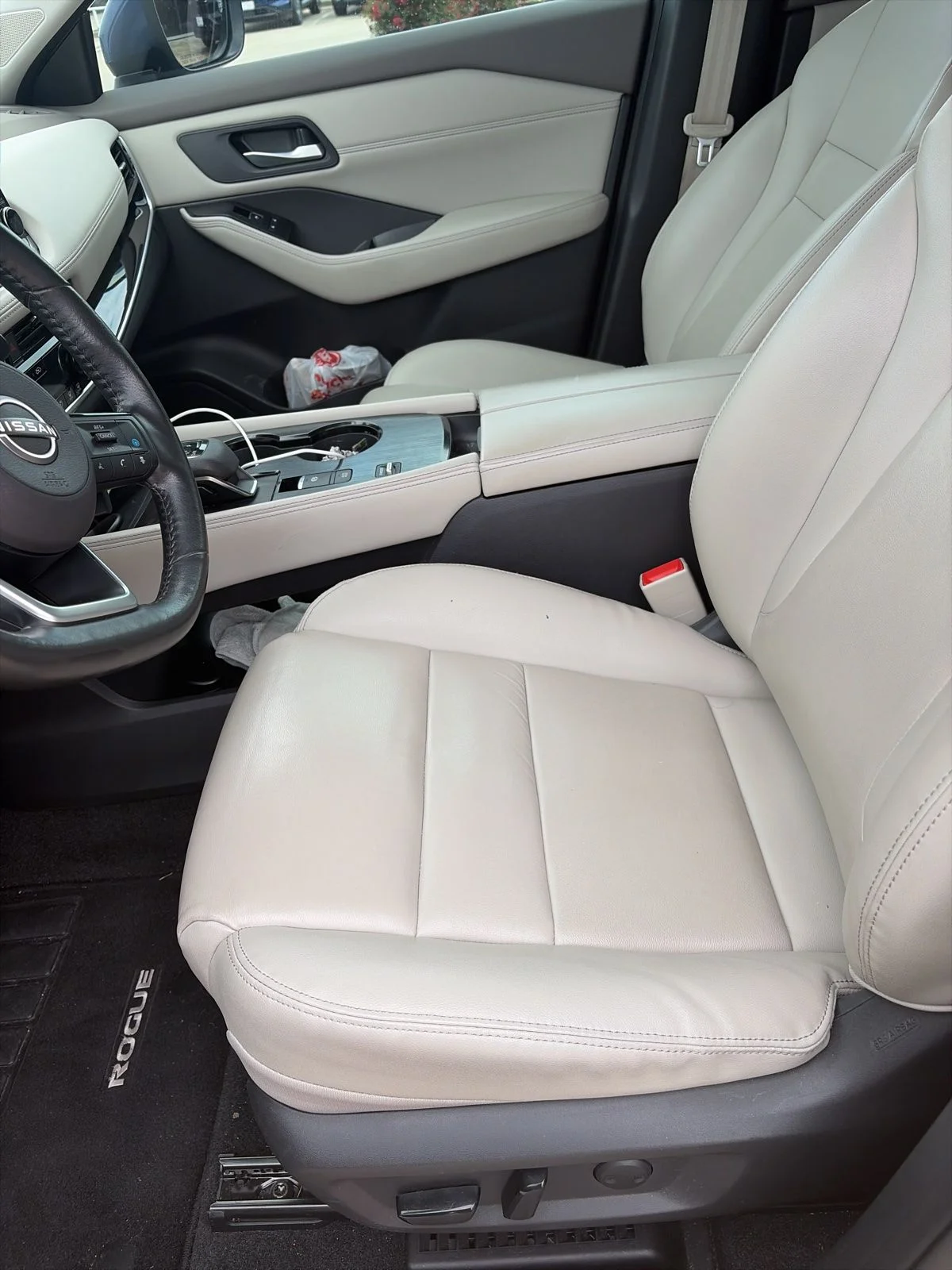 Used 2022 Blue Nissan SL image 4